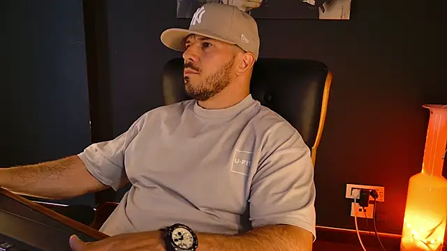Show modela AngeloEric na web-kameri