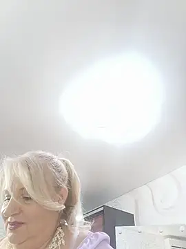 Chat +18 de AvrilMillers ao vivo