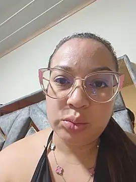 LYNDYTTAFULLL live XXX chat