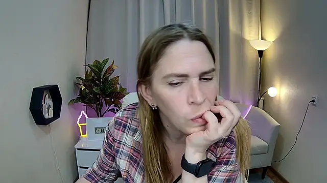 Chat +18 de TessaDaybreak ao vivo
