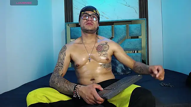 Nickk_21_ Chat XXX in diretta