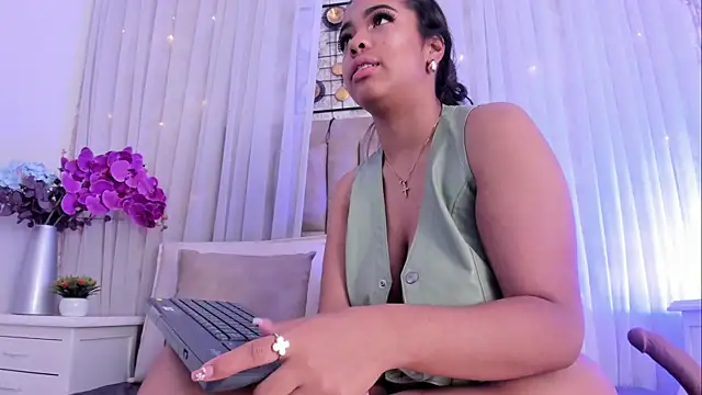 XXX chat uživo modela CannelaSmith