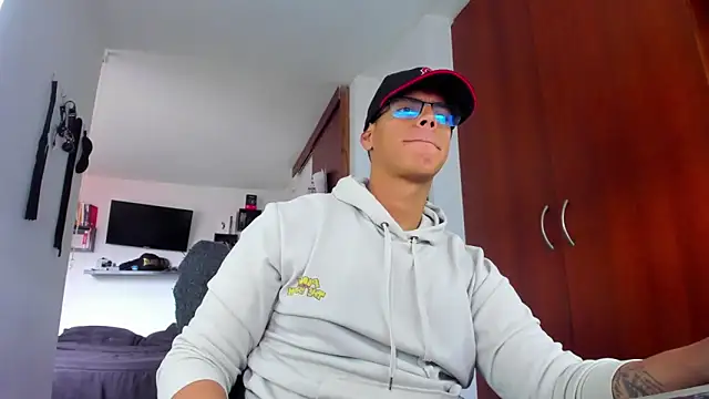 Show modela _John_Boy_ na web-kameri