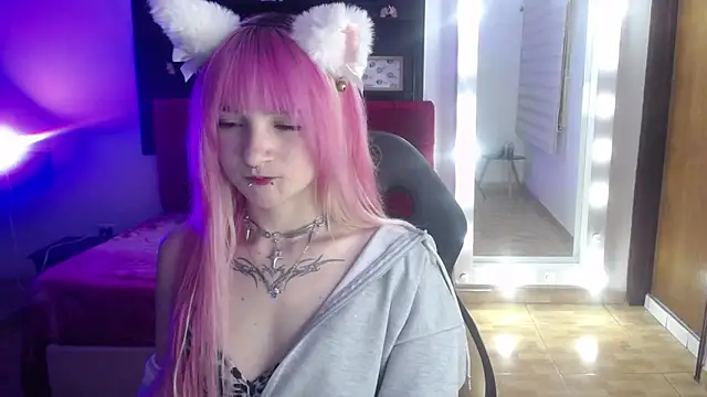 _Charlotte_Collins_'s Live XXX Chat