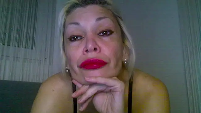 EvaaMina live XXX chat