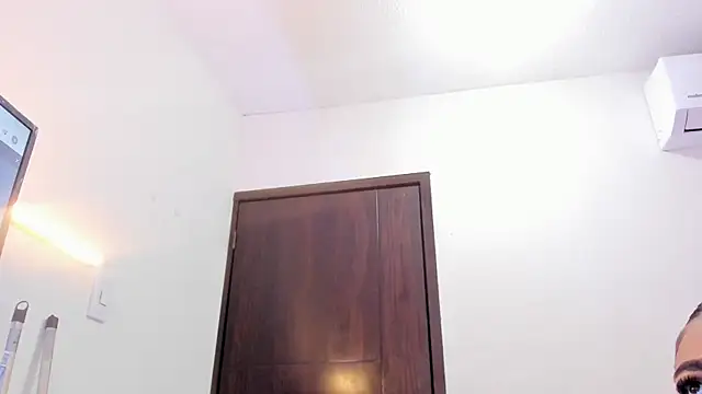 Alaia2's Webcam Show