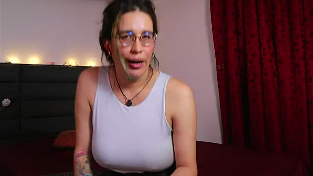 Chat XXX en directo de kathieandpovcock1