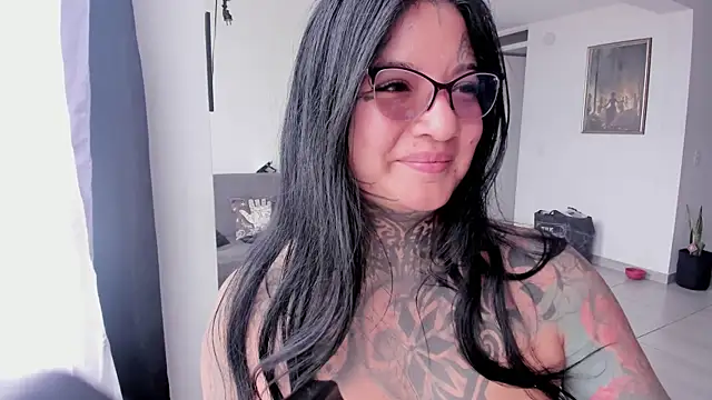 Unatatuada Chat XXX in diretta
