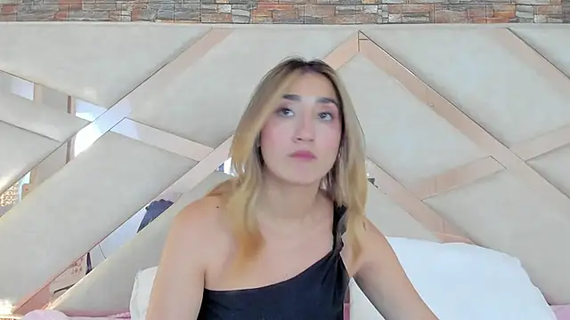 lucy_davies Adlı Modelin Canlı XXX Sohbeti