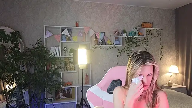 AnnyiBlue Adlı Modelin Canlı XXX Sohbeti