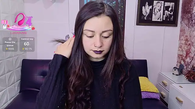 Eva_Roussell Adlı Modelin Canlı XXX Sohbeti
