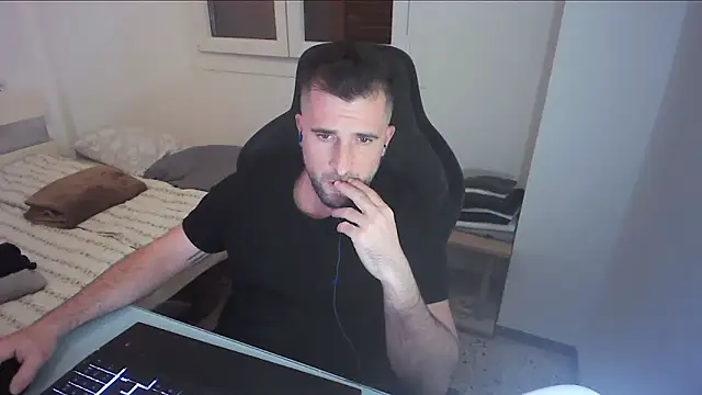 alex877x Show in webcam