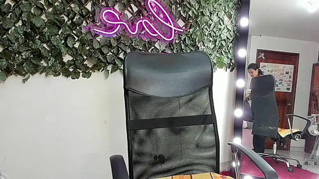 DestinyHills' Live XXX Chat