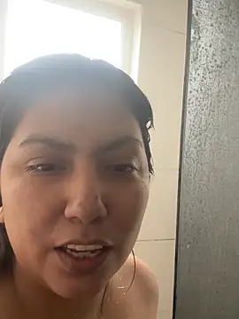 Miickinow Live XXX-chat