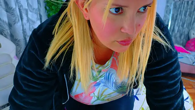 brithany_smiith_'s Live XXX Chat