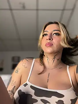 Chat +18 de CarolQueen1_ ao vivo