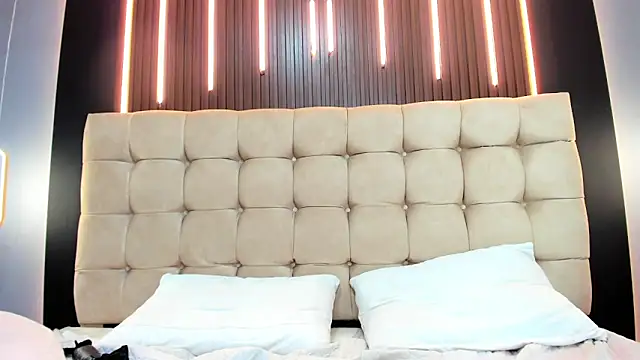 Katha03_ Adlı Modelin Canlı XXX Sohbeti