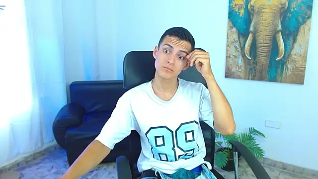 Show modela Matiius18 na web-kameri