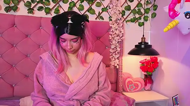 Kira-Yuzu Chat XXX in diretta