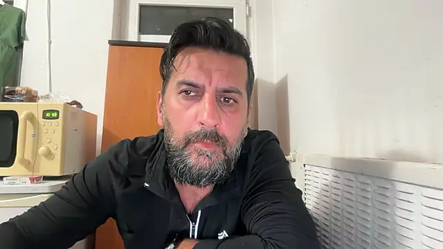 TARKAN1: διαδικτυακό σόου στην κάμερα