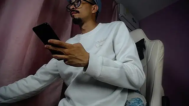 Pertunjukan Kamera Web Amir_guy_