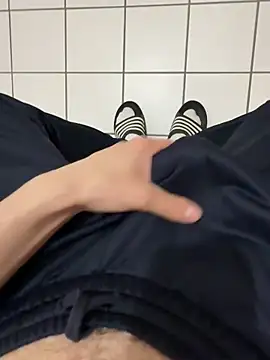 Dicksxdd 即時 XXX 聊天