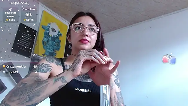 ZoeBakers_ Chat XXX in diretta