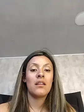 CynthiaMore Show in webcam