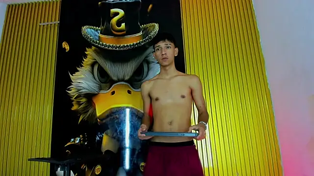 Guys_Latino_Hot Show in webcam