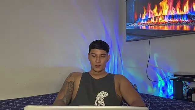 SexxxySquirterStev777 Show in webcam