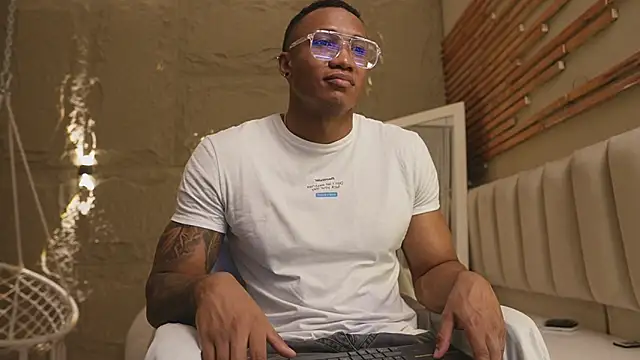 Chat XXX ao vivo de Logan_Varela