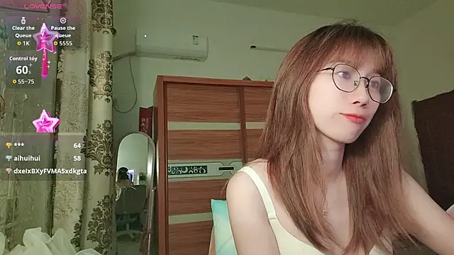 Lili_666 Adlı Modelin Canlı XXX Sohbeti
