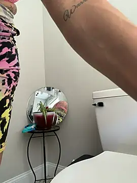 cumguzzler143 即時 XXX 聊天