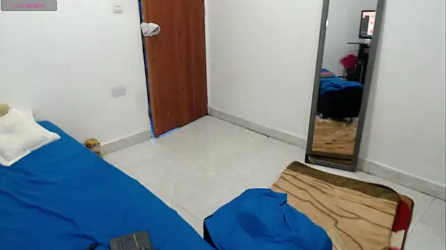 LAURA_Foxht লাইভ XXX চ্যাট