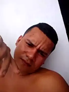 Živý XXX chat latinosexi11