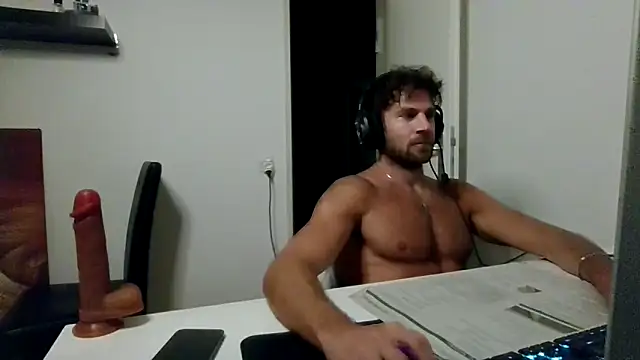 Show modela alpha-hunk na web-kameri