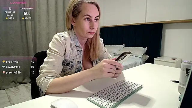 Živý XXX chat AdellynRose