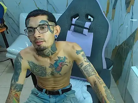 Boy_tatto77's Live XXX Chat