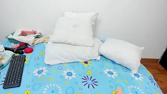 charlotte-11's Live XXX Chat