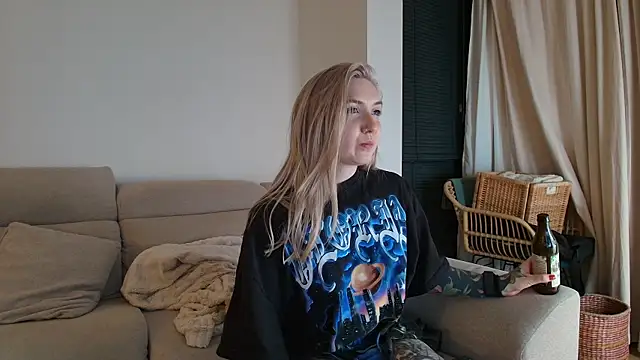 tattoobbgirl Show in webcam