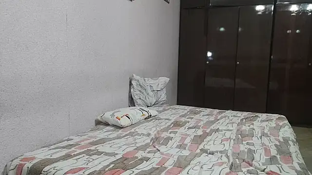 SeXLenaX Adlı Modelin Canlı XXX Sohbeti