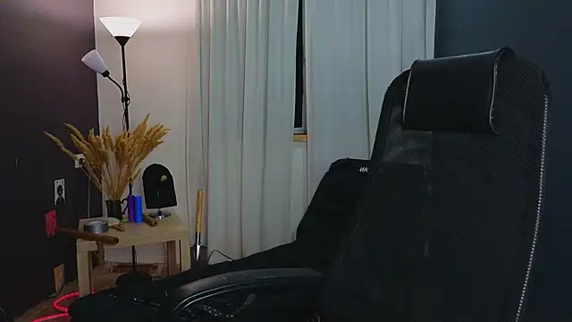 laracroftmansion's Webcam Show