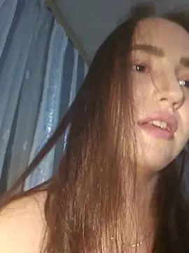 Romaderega Adlı Modelin Canlı XXX Sohbeti