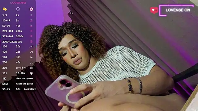 Molly_McQueenn Webbikameraesitys