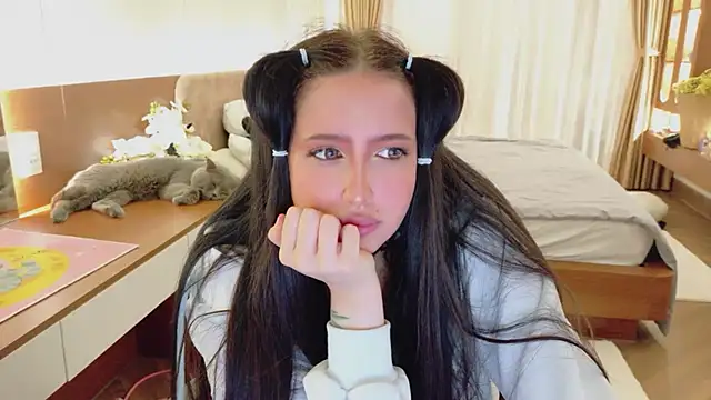 XXX chat uživo modela UR_MADDY_ONLINE