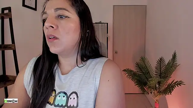 Chat +18 de urcute_kitten ao vivo
