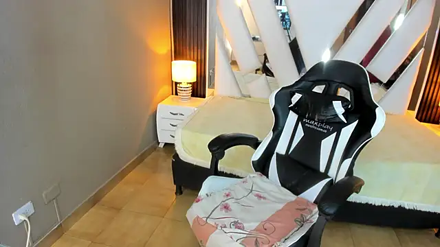 Linda4Petite Chat XXX in diretta