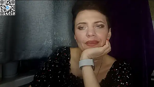Webkamerová show HotMamaQueen234