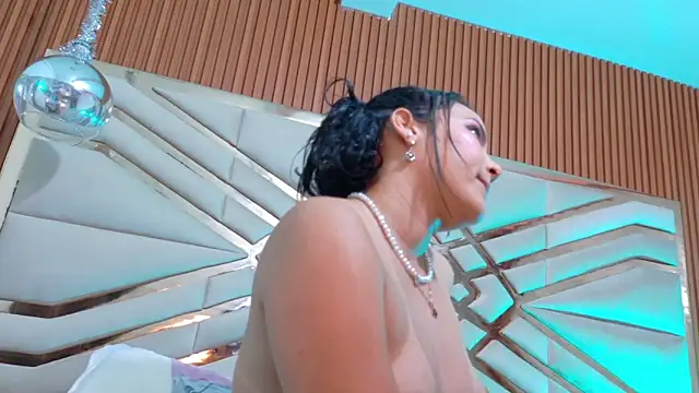 Sluttyandmature élő XXX-chatje
