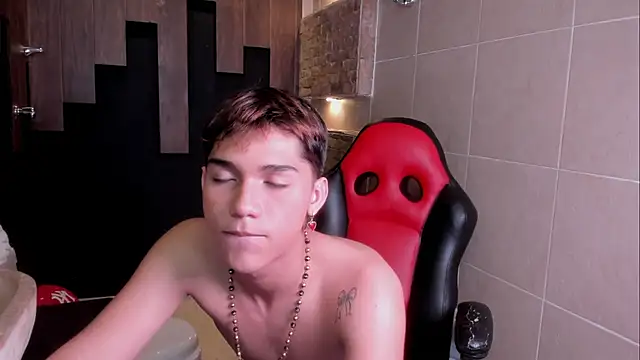 Show modela Andres_Landers na web-kameri
